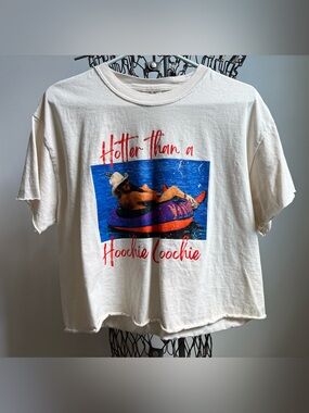 Graphic Tee "Hotter Than a Hoochie Coochie" - Cream, Size Large Cropped Cotton